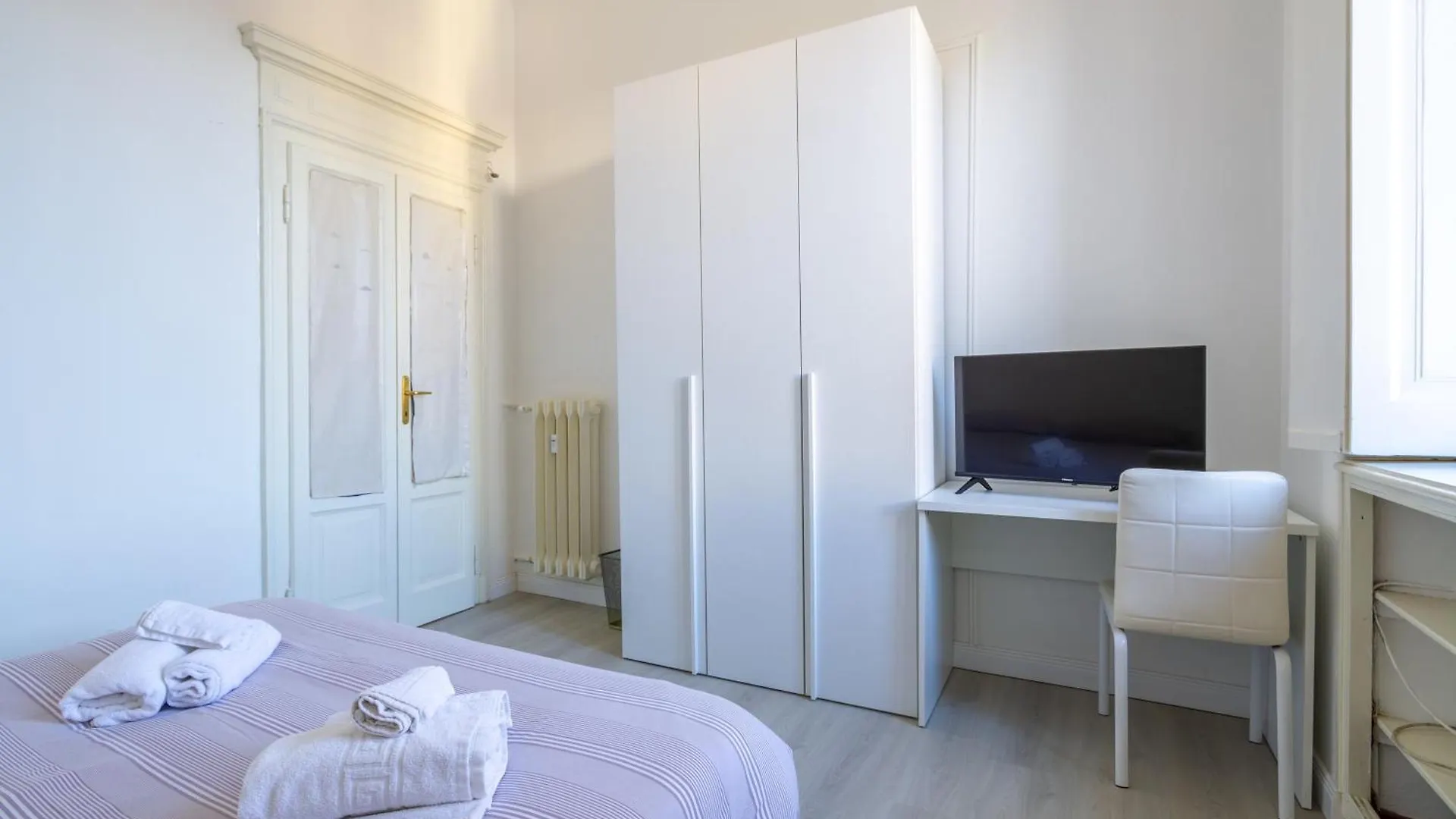 Apartment Milano Duomo Centro 10 Min-Linate 10 Min -Lumiere Harmony Maison- Italy