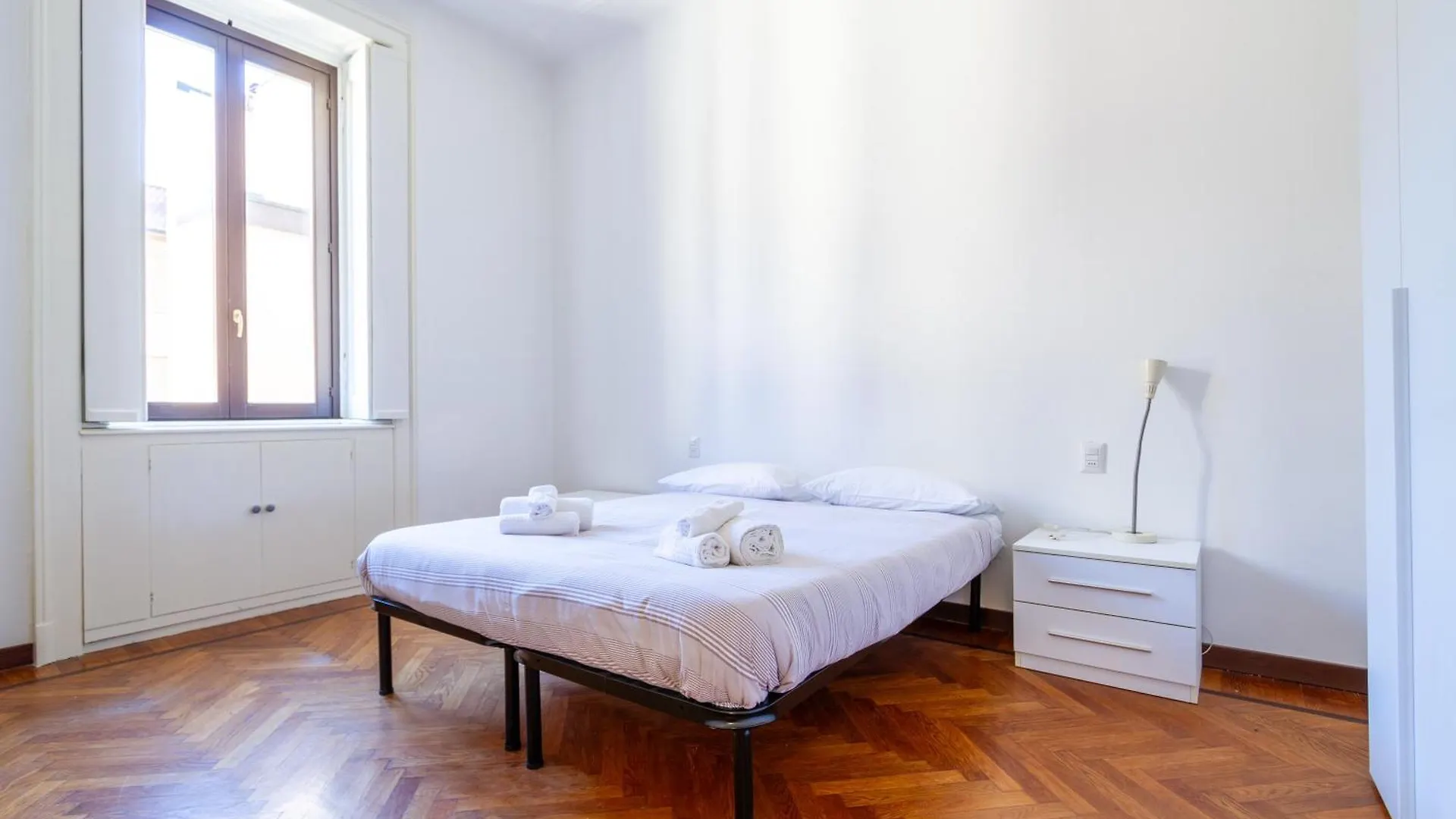 Apartment Milano Duomo Centro 10 Min-Linate 10 Min -Lumiere Harmony Maison- Italy